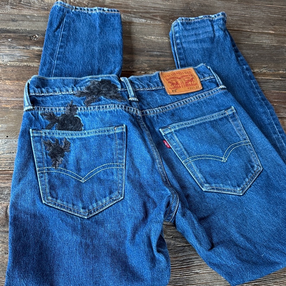 Levis‎ vintage 512 medium wash straight leg redone rose embroidered 31/32